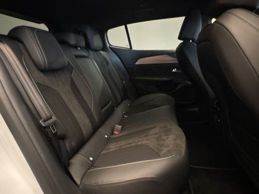 Peugeot 408 1.2 Hybrid 136 e-DCS6 GT | Achterbank in delen neerklapbaar | Achteruitrijcamera | Alarm klasse 1... ActivLease financial lease