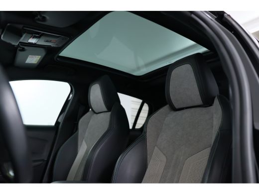 Peugeot e-208 EV GT 350 50 kWh Navigatie | Camera | Panoramdak | Cruise | Stoelverwarming | Carplay | 17 inch |... ActivLease financial lease