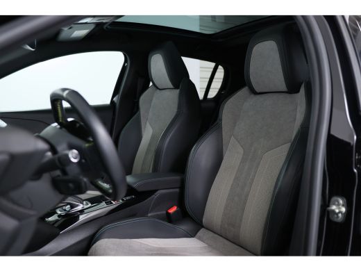 Peugeot e-208 EV GT 350 50 kWh Navigatie | Camera | Panoramdak | Cruise | Stoelverwarming | Carplay | 17 inch |... ActivLease financial lease