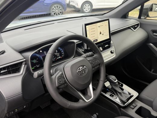 Toyota Corolla Cross Hybrid 140 Dynamic **PANORAMA DAK/ STOEL EN STUURWIELVERWARMING/ PARKEERSENSOREN/ DODEHOEK DETECT... ActivLease financial lease