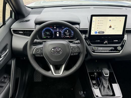 Toyota Corolla Cross Hybrid 140 Dynamic **PANORAMA DAK/ STOEL EN STUURWIELVERWARMING/ PARKEERSENSOREN/ DODEHOEK DETECT... ActivLease financial lease