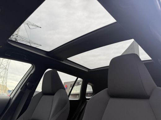 Toyota Corolla Cross Hybrid 140 Dynamic **PANORAMA DAK/ STOEL EN STUURWIELVERWARMING/ PARKEERSENSOREN/ DODEHOEK DETECT... ActivLease financial lease