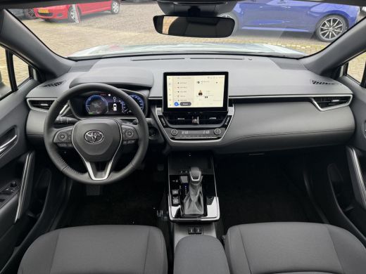 Toyota Corolla Cross Hybrid 140 Dynamic **PANORAMA DAK/ STOEL EN STUURWIELVERWARMING/ PARKEERSENSOREN/ DODEHOEK DETECT... ActivLease financial lease