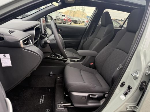 Toyota Corolla Cross Hybrid 140 Dynamic **PANORAMA DAK/ STOEL EN STUURWIELVERWARMING/ PARKEERSENSOREN/ DODEHOEK DETECT... ActivLease financial lease