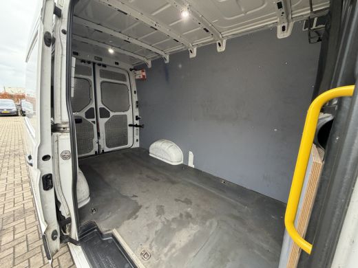 Volkswagen Crafter 35 2.0 TDI 141PK Euro 6 L3H3 CarPlay/cruise/camera/trekhaak ActivLease financial lease