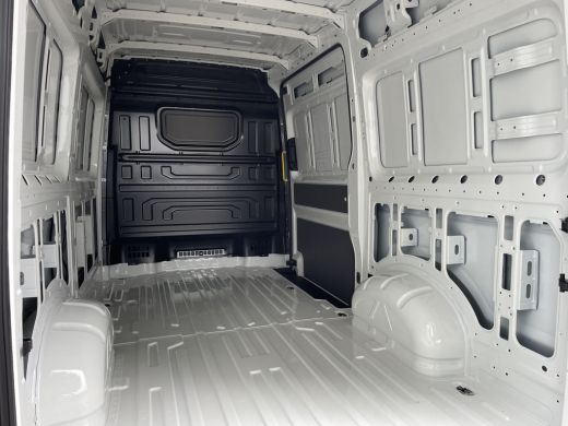 Volkswagen Crafter 35 2.0 TDI L3H3 Trendline 140PK | 270 graden achterdeuren | app connect ActivLease financial lease