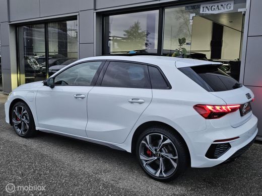 Audi A3 Sportback 45 TFSI e S edition Competition Panorama/Memory/Sfeer/Massage ActivLease financial lease