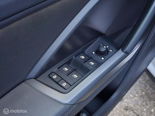 Audi Q3 45 TFSI e S Edition Panorama/3x S-line/Camera ActivLease financial lease