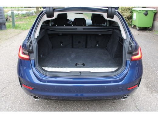 BMW 3 Serie Touring 330e Business Edition PHEV PANO GR NAVI VIRTUAL 58000KM!!! ActivLease financial lease