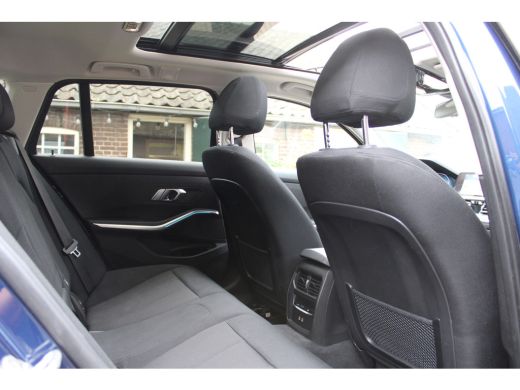 BMW 3 Serie Touring 330e Business Edition PHEV PANO GR NAVI VIRTUAL 58000KM!!! ActivLease financial lease