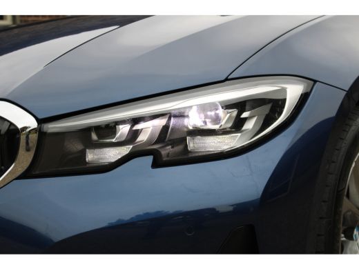 BMW 3 Serie Touring 330e Business Edition PHEV PANO GR NAVI VIRTUAL 58000KM!!! ActivLease financial lease