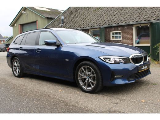 BMW 3 Serie Touring 330e Business Edition PHEV PANO GR NAVI VIRTUAL 58000KM!!! ActivLease financial lease