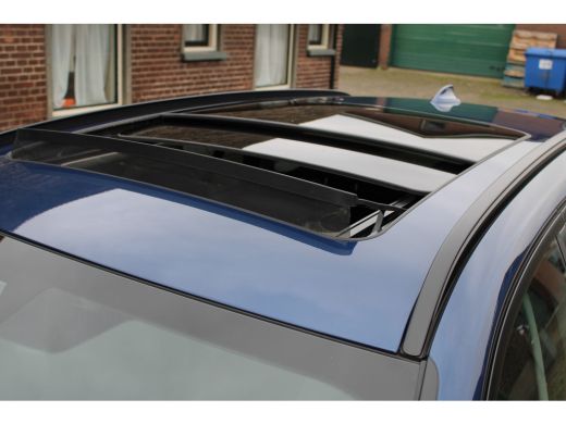 BMW 3 Serie Touring 330e Business Edition PHEV PANO GR NAVI VIRTUAL 58000KM!!! ActivLease financial lease