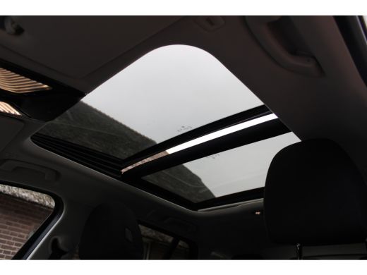 BMW 3 Serie Touring 330e Business Edition PHEV PANO GR NAVI VIRTUAL 58000KM!!! ActivLease financial lease