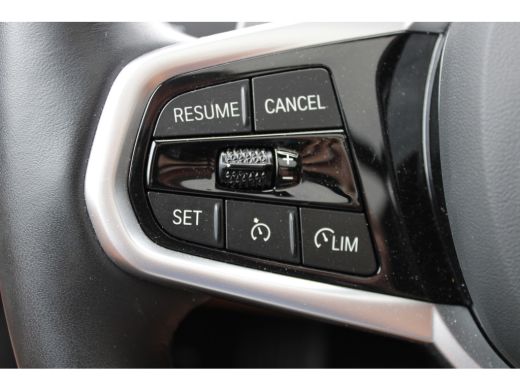 BMW 3 Serie Touring 330e PANO LED LEER VOLLL M-SPORT M-PAKKET 17000KM!!! ActivLease financial lease