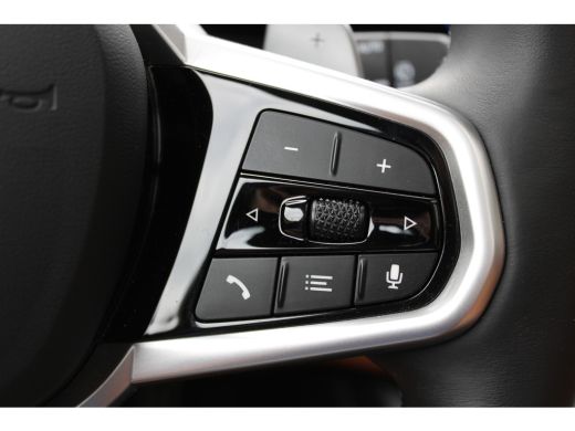 BMW 3 Serie Touring 330e PANO LED LEER VOLLL M-SPORT M-PAKKET 17000KM!!! ActivLease financial lease