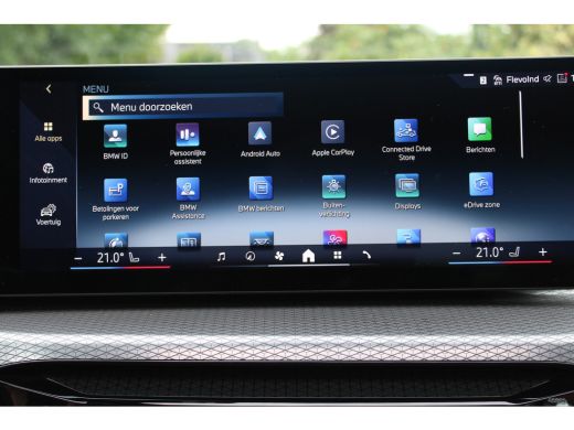 BMW 3 Serie Touring 330e PANO LED LEER VOLLL M-SPORT M-PAKKET 17000KM!!! ActivLease financial lease