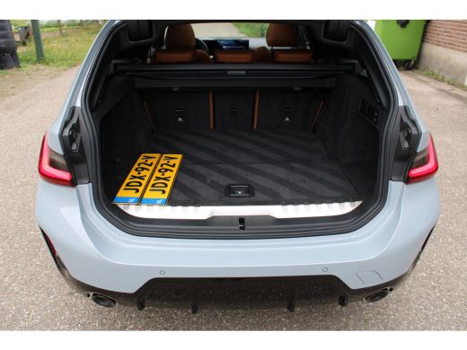 BMW 3 Serie Touring 330e PANO LED LEER VOLLL M-SPORT M-PAKKET 17000KM!!! ActivLease financial lease