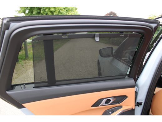 BMW 3 Serie Touring 330e PANO LED LEER VOLLL M-SPORT M-PAKKET 17000KM!!! ActivLease financial lease