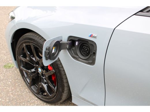 BMW 3 Serie Touring 330e PANO LED LEER VOLLL M-SPORT M-PAKKET 17000KM!!! ActivLease financial lease