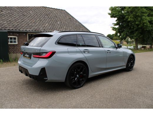 BMW 3 Serie Touring 330e PANO LED LEER VOLLL M-SPORT M-PAKKET 17000KM!!! ActivLease financial lease