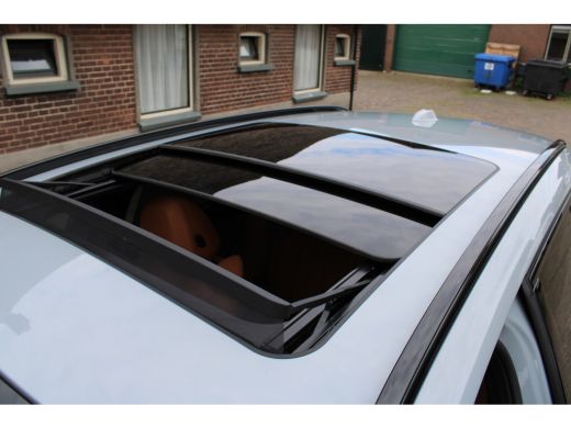 BMW 3 Serie Touring 330e PANO LED LEER VOLLL M-SPORT M-PAKKET 17000KM!!! ActivLease financial lease