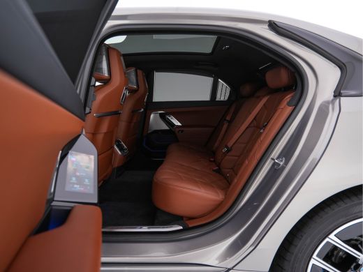 BMW i7 eDrive50 106 kWh M-Sportpack [ 3-Fase ] {SOH-97%} (INCL.BTW) *PANO | HEAD-UP | LUXURY-LEATHER | F... ActivLease financial lease