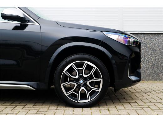 BMW X1 sDrive18i X-Line / Trekhaak / Adaptieve Cruise / 19inch / Camera / ActivLease financial lease