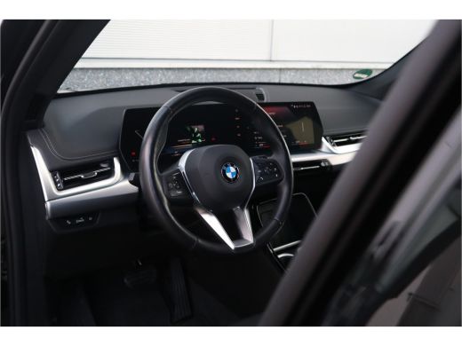 BMW X1 sDrive18i X-Line / Trekhaak / Adaptieve Cruise / 19inch / Camera / ActivLease financial lease