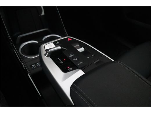 BMW X1 sDrive18i X-Line / Trekhaak / Adaptieve Cruise / 19inch / Camera / ActivLease financial lease