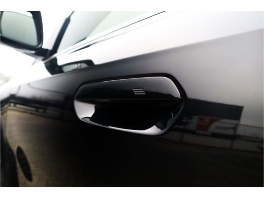 BMW X1 sDrive18i X-Line / Trekhaak / Adaptieve Cruise / 19inch / Camera / ActivLease financial lease