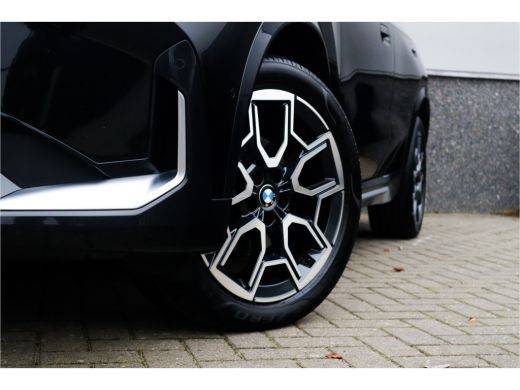 BMW X1 sDrive18i X-Line / Trekhaak / Adaptieve Cruise / 19inch / Camera / ActivLease financial lease