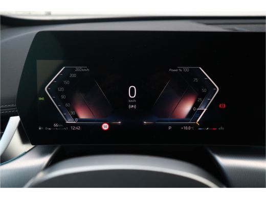 BMW X1 sDrive18i X-Line / Trekhaak / Adaptieve Cruise / 19inch / Camera / ActivLease financial lease