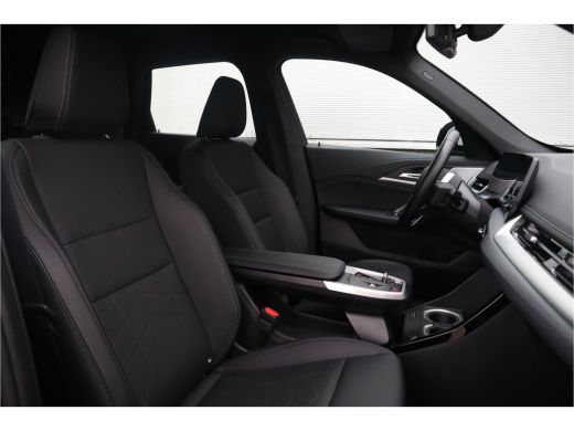 BMW X1 sDrive18i X-Line / Trekhaak / Adaptieve Cruise / 19inch / Camera / ActivLease financial lease