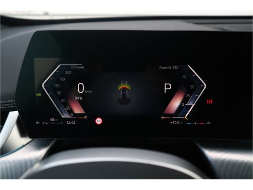 BMW X1 sDrive18i X-Line / Trekhaak / Adaptieve Cruise / 19inch / Camera / ActivLease financial lease