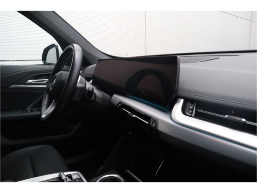 BMW X1 sDrive18i X-Line / Trekhaak / Adaptieve Cruise / 19inch / Camera / ActivLease financial lease