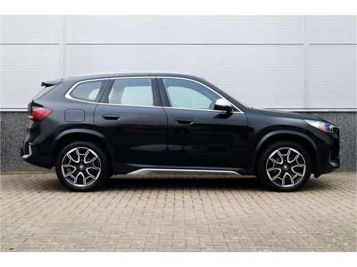 BMW X1 sDrive18i X-Line / Trekhaak / Adaptieve Cruise / 19inch / Camera / ActivLease financial lease
