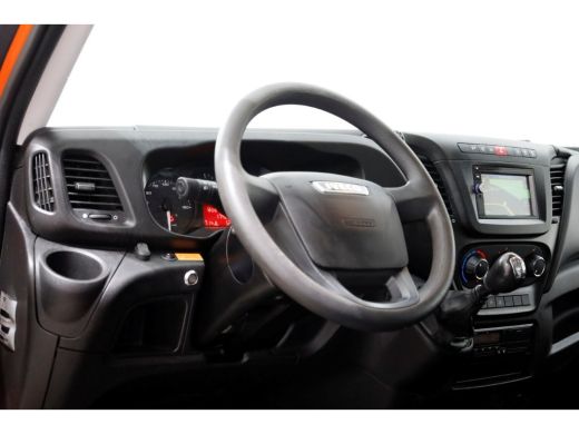 Iveco Daily 35C14 136pk Open Laadbak met laadklep en trekhaak 3500kg 10-2019 ActivLease financial lease