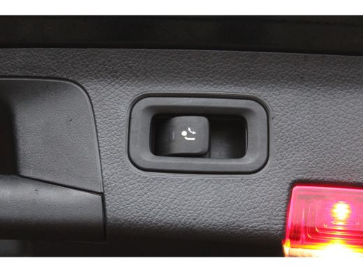 Mercedes-Benz A-Klasse 250 e Business PHEV AMG ORG NL PANO SFEER MATRIX LED 116000KM!!! ActivLease financial lease