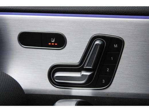 Mercedes-Benz A-Klasse 250 e Business PHEV AMG ORG NL PANO SFEER MATRIX LED 116000KM!!! ActivLease financial lease