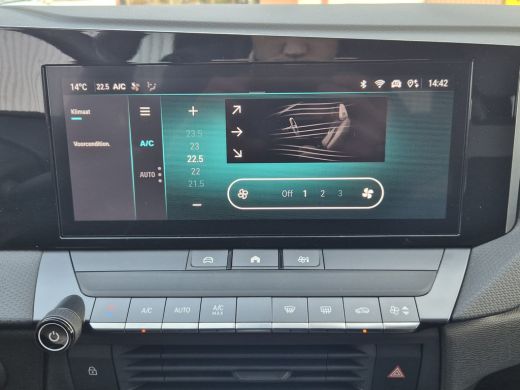 Opel Astra Sports Tourer 1.6 TURBO 180PK HYBRID | AUTOMAAT | Parkeersensoren rondom | Adaptieve cruise contr... ActivLease financial lease