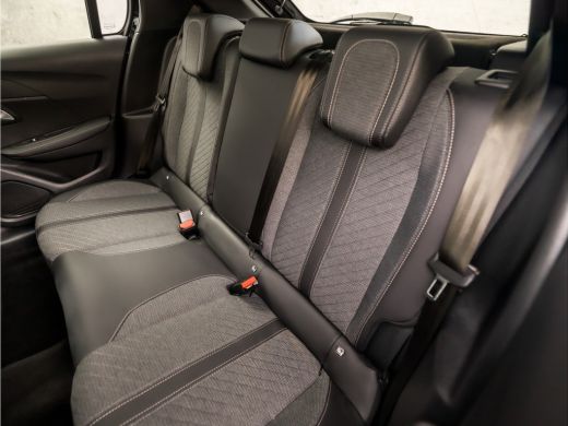 Peugeot 208 Hybrid 100 e-DCS6 Allure Automaat (VIRTUAL COCKPIT, APPLE CARPLAY, GROOT NAVI, 360 CAMERA, LEDER,... ActivLease financial lease