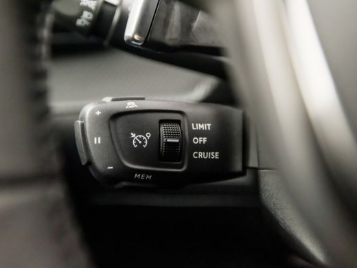 Peugeot 208 Hybrid 100 e-DCS6 Allure Automaat (VIRTUAL COCKPIT, APPLE CARPLAY, GROOT NAVI, 360 CAMERA, LEDER,... ActivLease financial lease