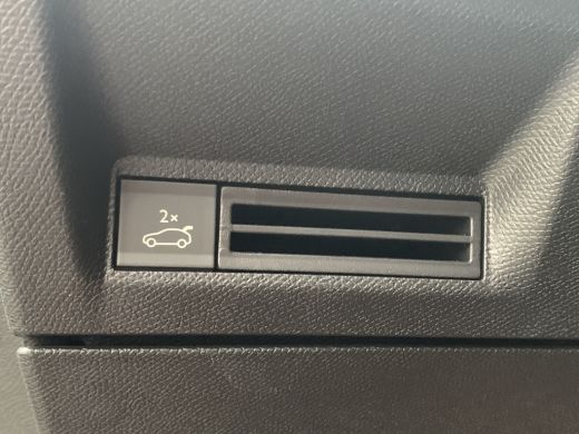 Peugeot 3008 Hybrid 136 GT Airco | Camera | Cruise Control Adaptief | DAB | LED | Navi | Stoel&Stuur-verwarming | ActivLease financial lease