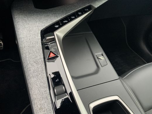 Peugeot 3008 Hybrid 136 GT Airco | Camera | Cruise Control Adaptief | DAB | LED | Navi | Stoel&Stuur-verwarming | ActivLease financial lease