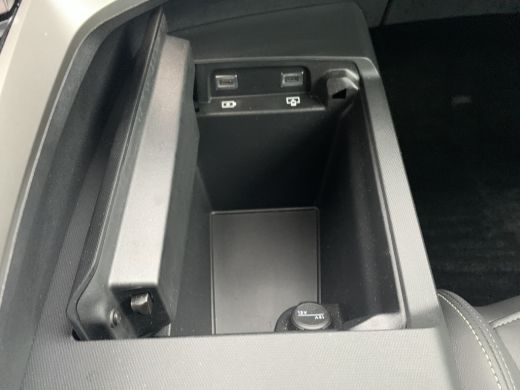 Peugeot 3008 Hybrid 136 GT Airco | Camera | Cruise Control Adaptief | DAB | LED | Navi | Stoel&Stuur-verwarming | ActivLease financial lease