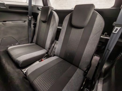 Peugeot 5008 1.2 PureTech Sport 7 Persoons Automaat (APPLE CARPLAY, GROOT NAVI, STOELVERWARMING, KEYLESS, GETI... ActivLease financial lease