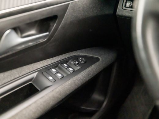 Peugeot 5008 1.2 PureTech Sport 7 Persoons Automaat (APPLE CARPLAY, GROOT NAVI, STOELVERWARMING, KEYLESS, GETI... ActivLease financial lease
