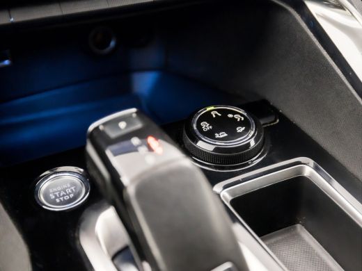 Peugeot 5008 1.2 PureTech Sport 7 Persoons Automaat (APPLE CARPLAY, GROOT NAVI, STOELVERWARMING, KEYLESS, GETI... ActivLease financial lease