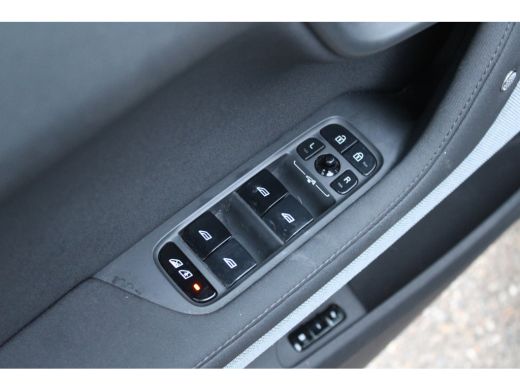 Polestar 2 Long Range Dual Motor Launch Edition 78kWh PANO AUTO PILOT NAVI 300Kw 95000KM!!! ActivLease financial lease